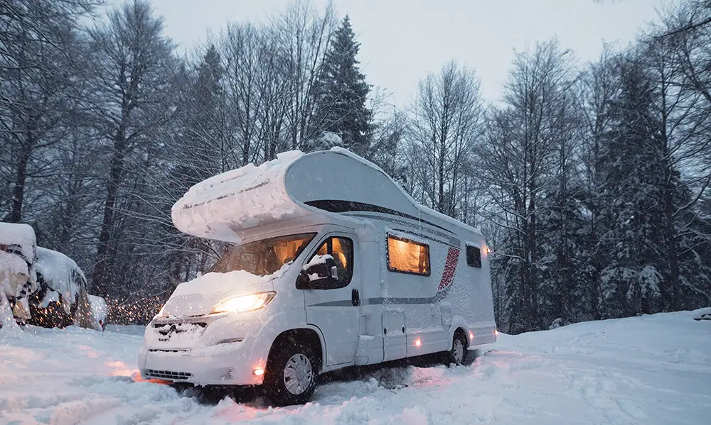Wintercamping-So-geht-Winterurlaub-in-Wohnmobil-und-Wohnwagen