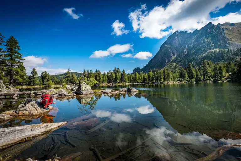 In den fünf Nationalparks von Montenegro finden Wanderer einsame Trekkingpfade durch faszinierende Naturlandschaften