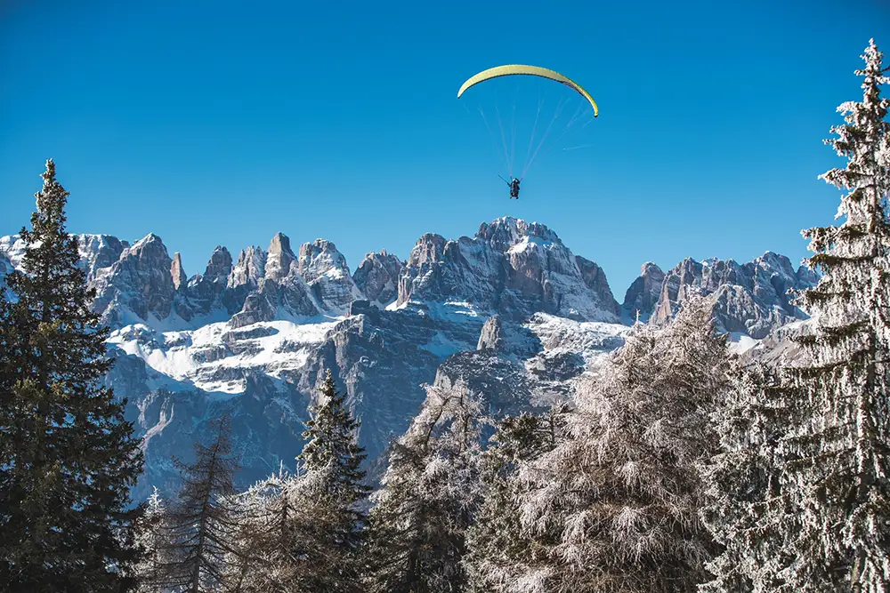 Snowkiting-Paragliding-Eisklettern-Aktionen-im-Trentino