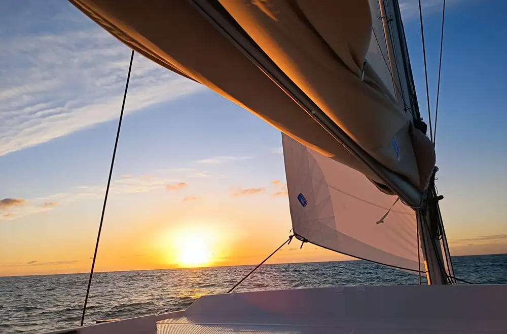 Neu ab Hafen Husum - Katamaran-Segeltörns auf der Nordsee