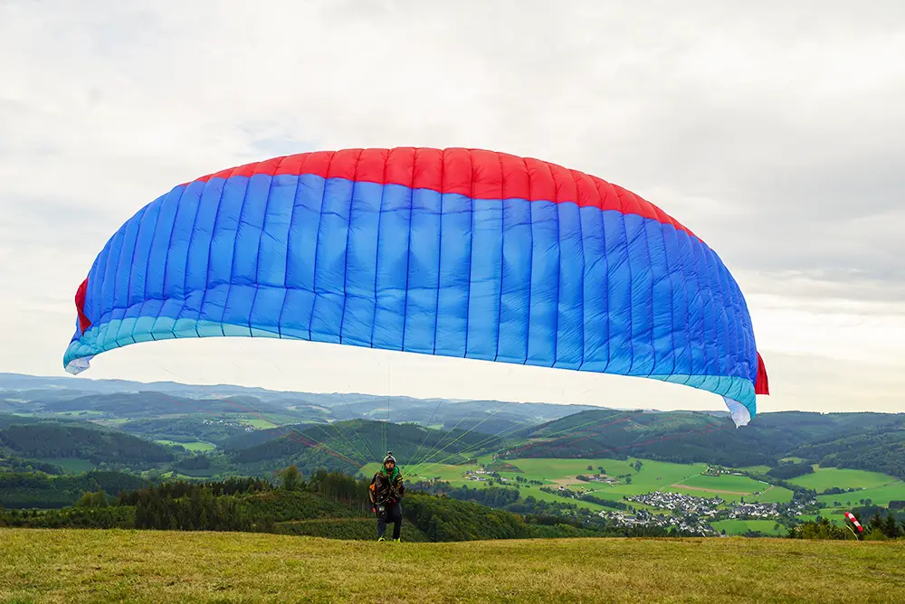 Gleitschirmfliegen im Schmallenberger Sauerland