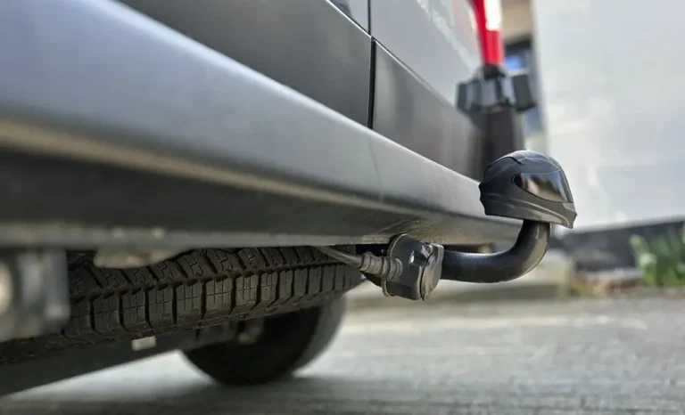 Anhängerkupplung am Wohnmobil, Kastenwagen, Anhängerkupplung mit Schutz