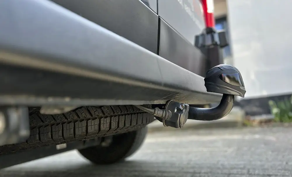 Anhängerkupplung am Wohnmobil, Kastenwagen, Anhängerkupplung mit Schutz