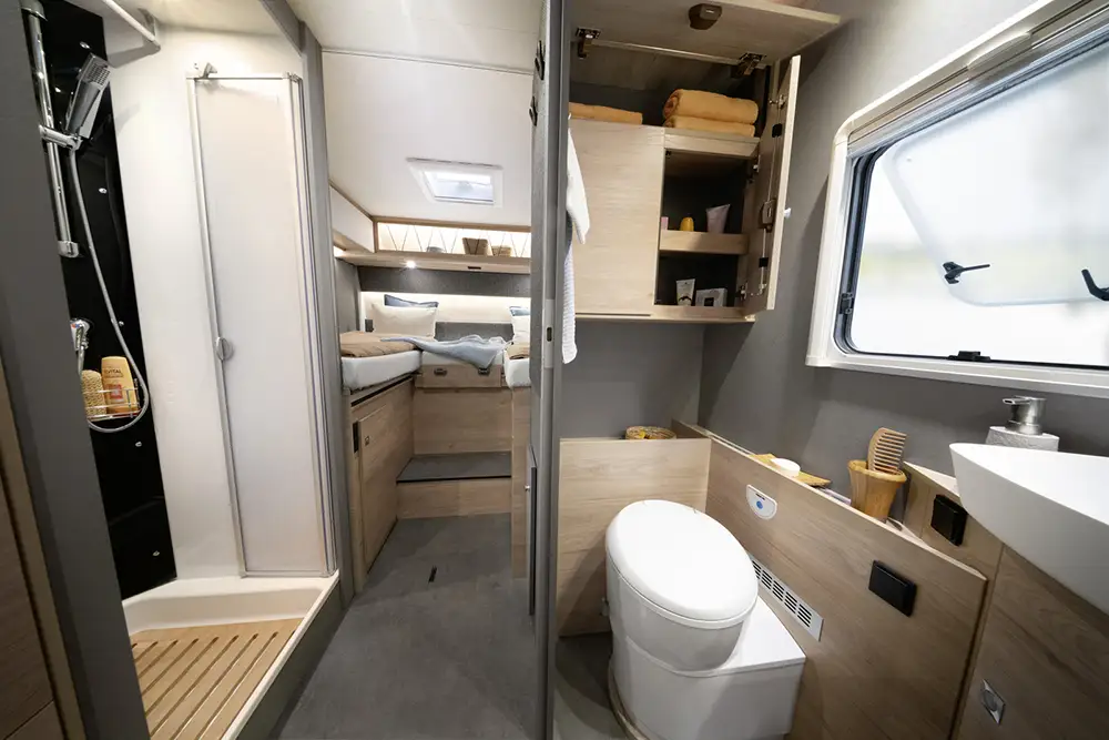 Dethleffs_XL_Family_7812_Großraumbad