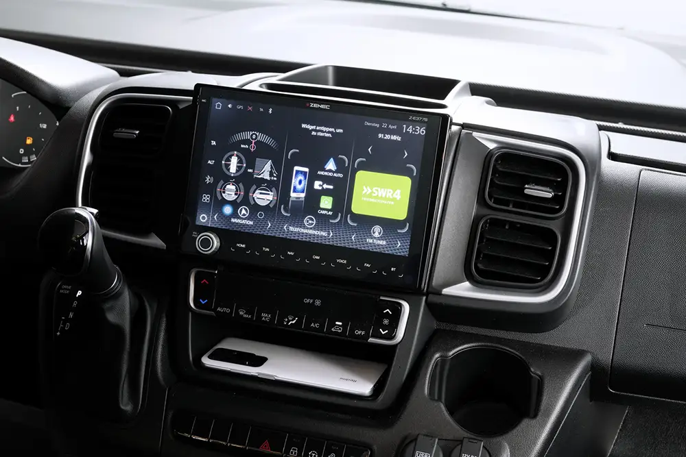 Dethleffs_XL_Family_7812_Naviciever