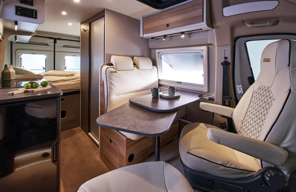 Buerstner-B66-C-600-Sitzgruppe