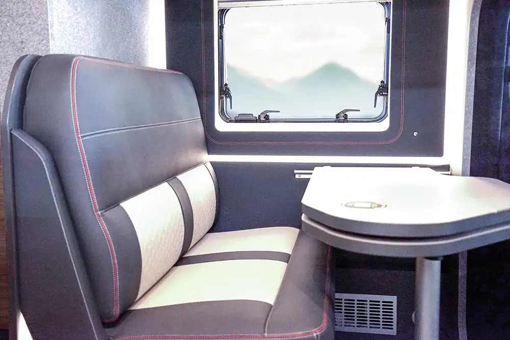 Dethleffs Globebus Performance 4x4 mit Aufstelldach und individueller Innenausstattung