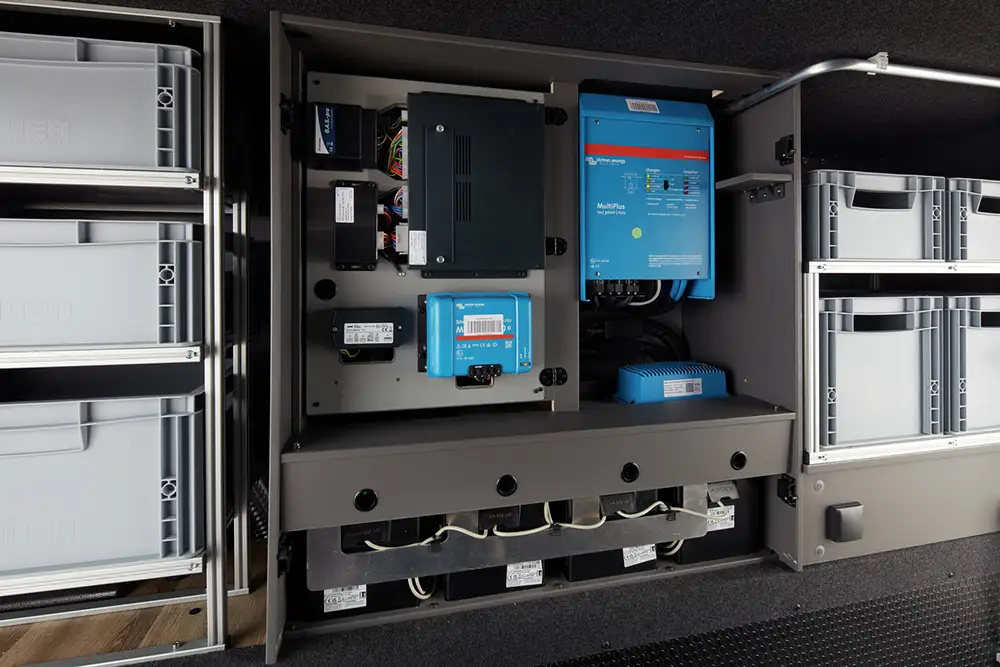 NIESMANN BISCHOFF iSmove 2017 Elektroschrank in Heckgarage